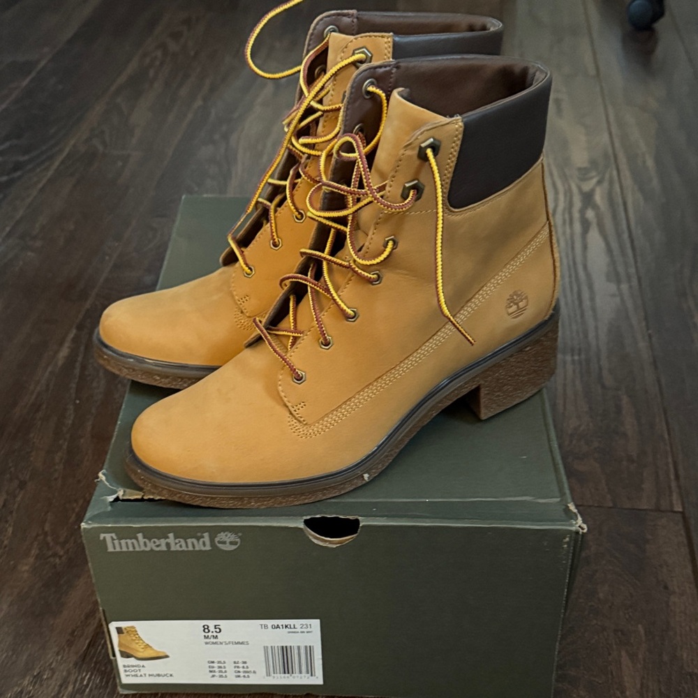 Timberland Women's Brinda wheat  Lace-Up Boots 8.5